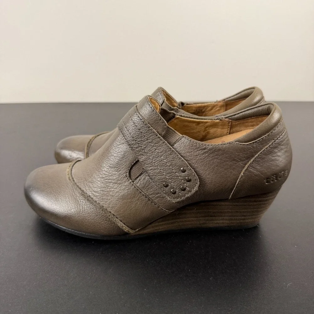 Taos Footwear Splurge Wedge Heel Women's 7 Brown Leather Studded Comfort Career